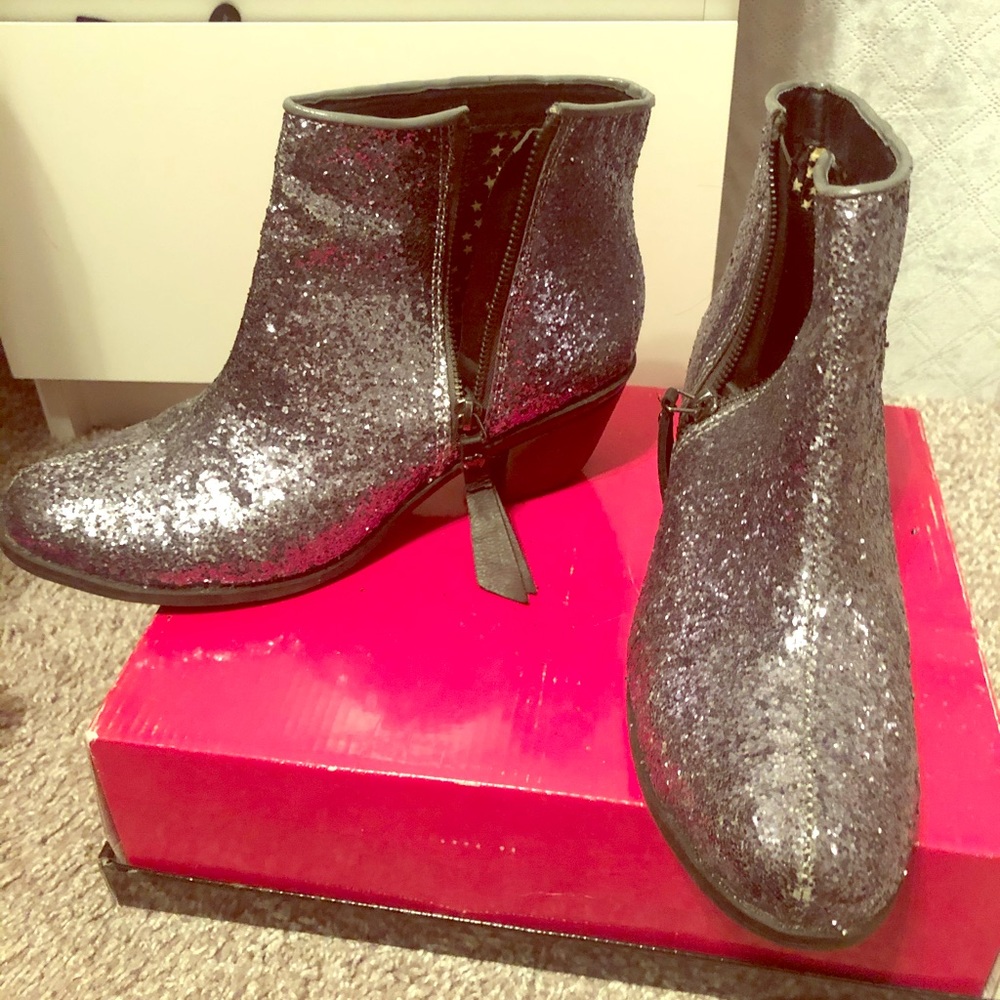Glitter Princess by Vera Wang boots